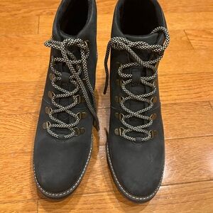 TOMS waterproof Black Lace-Up Ankle Boots